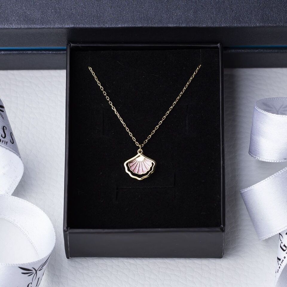 Deniz Kabuğu Model Pembe Mineli Gold Rengi 925 Ayar Gümüş Kadın Kolye