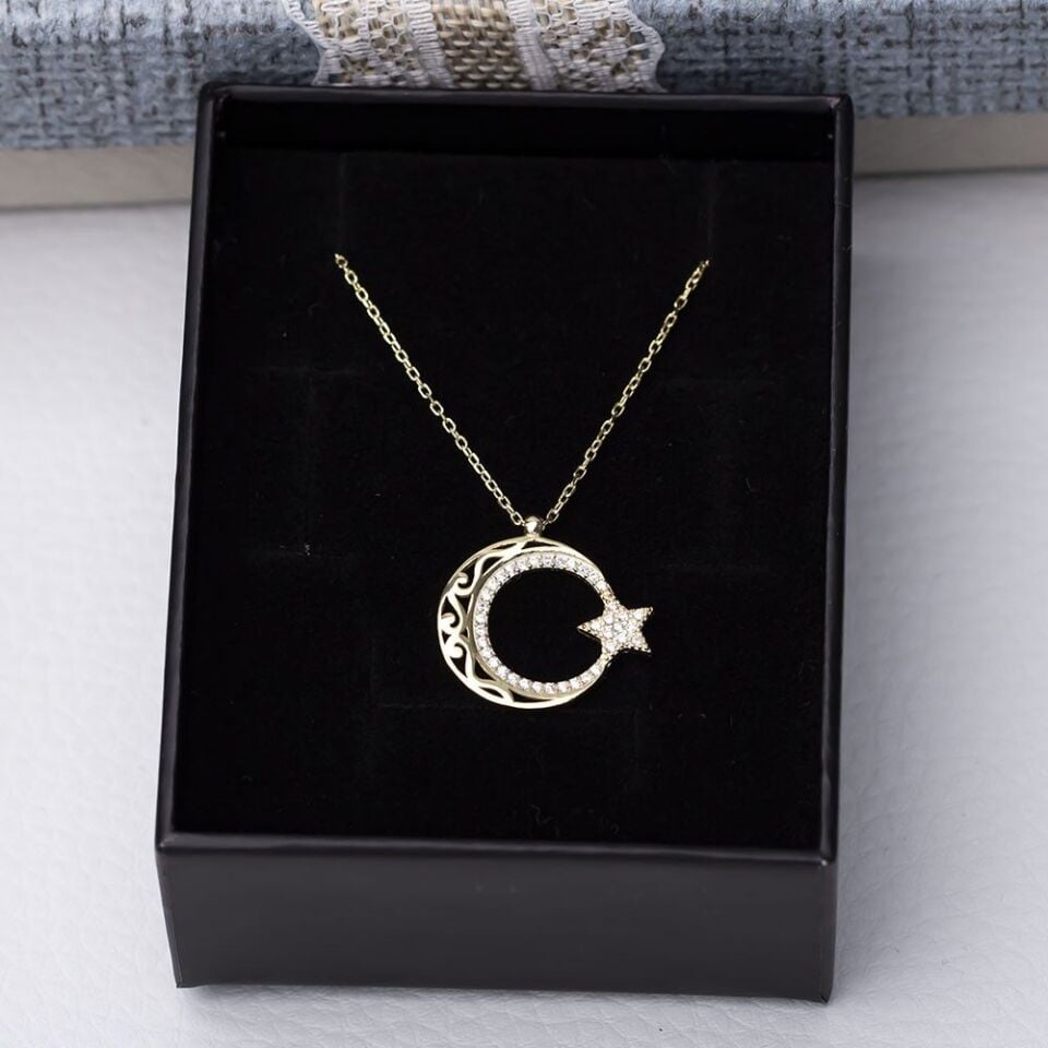 Ayyıldız Zirkon Taşlı Otantik Desenli Gold Rengi 925 Ayar Gümüş Kadın Kolye