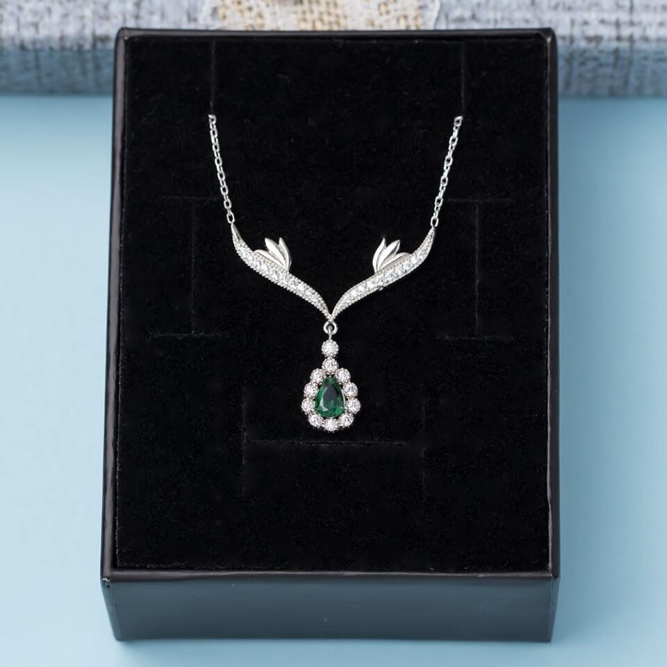 Yeşil Damla Zirkon Taşlı 925 Ayar Gümüş Melek Kanatlı Model Kadın Kolye