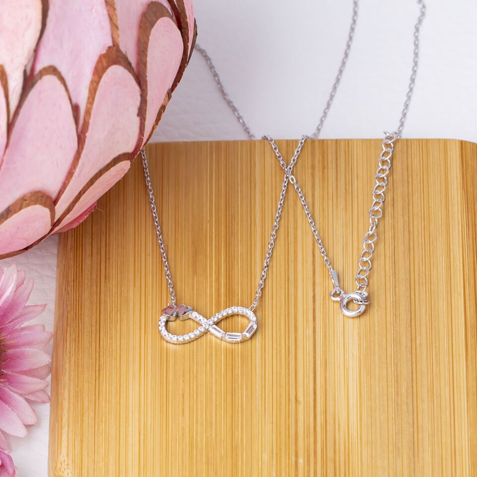 Sonsuzluk Kalp Detaylı Baget Taşlı 925 Ayar Gümüş Kadın Kolye