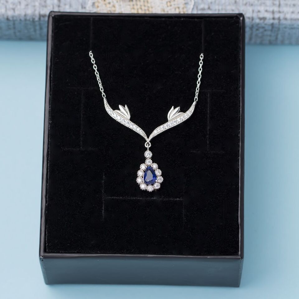 Lacivert Damla Zirkon Taşlı 925 Ayar Gümüş Melek Kanatlı Model Kadın Kolye