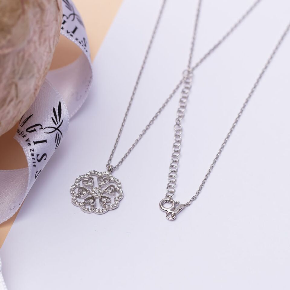 Kalp Detaylı Çiçek Model Zirkon Taşlı 925 Ayar Gümüş Kadın Kolye