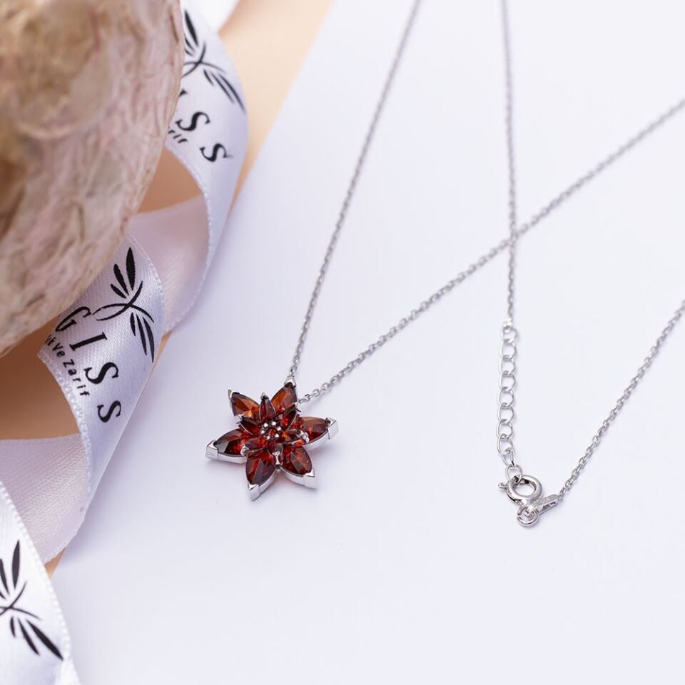 Lotus Çiçeği Kırmızı Zirkon Taşlı 925 Ayar Gümüş Kadın Kolye