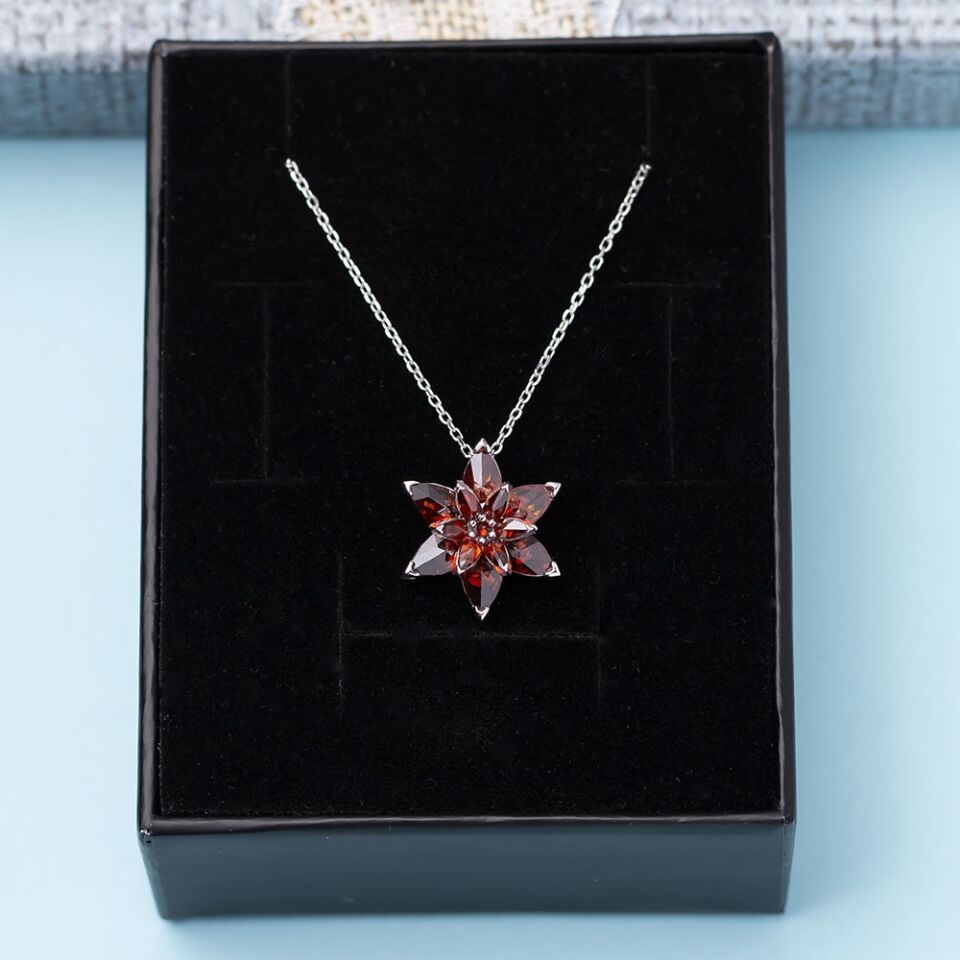 Lotus Çiçeği Kırmızı Zirkon Taşlı 925 Ayar Gümüş Kadın Kolye