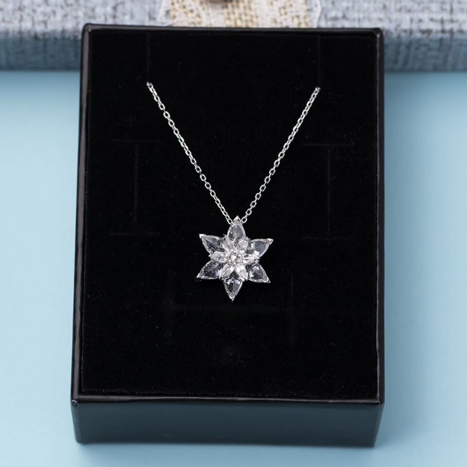 Lotus Çiçeği Şeffaf Zirkon Taşlı 925 Ayar Gümüş Kadın Kolye