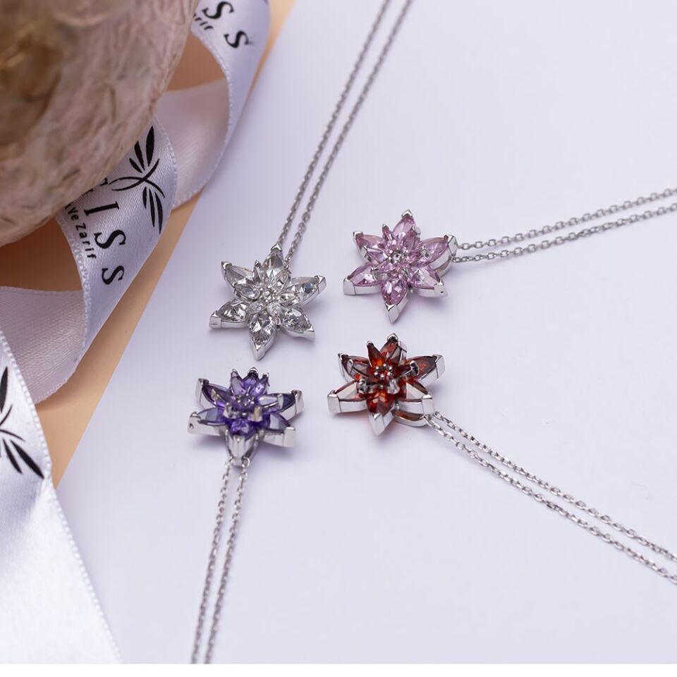 Lotus Çiçeği Şeffaf Zirkon Taşlı 925 Ayar Gümüş Kadın Kolye