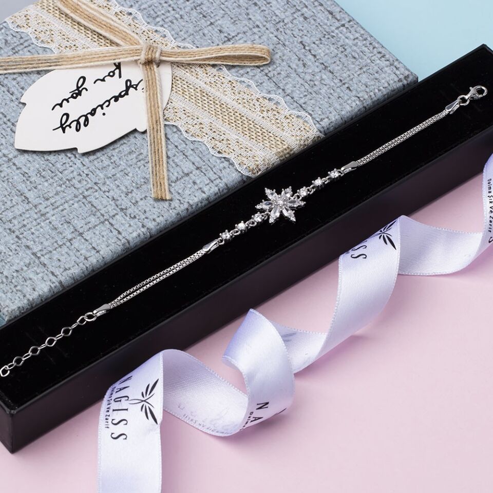 Lotus Model Şeffaf Zirkon Taşlı 925 Ayar Gümüş Kadın Bileklik