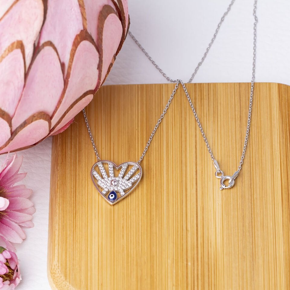 Göz Detaylı Nazar Boncuklu Kalp Model Zirkon Taşlı 925 Ayar Gümüş Kadın Kolye