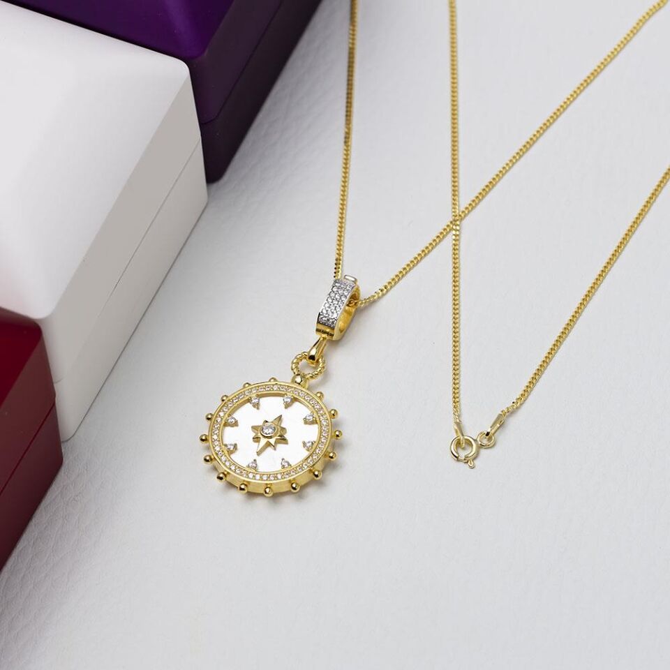 Pusula Model Sedef Taşlı Yıldız Detaylı Gold Rengi 925 Ayar Gümüş Kadın Kolye