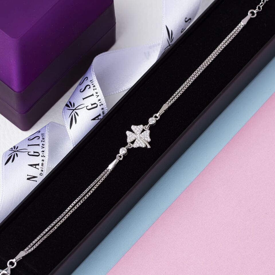 Yonca Model Zirkon Taşlı 925 Ayar Gümüş Kadın Bileklik